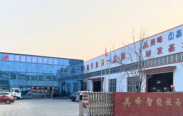 阿不來提·阿不都熱西提副主席，時任國家質(zhì)檢總局局長王勇、婁勤儉副部長與參賽選手合影留念